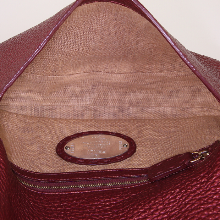 Borsa Fendi Baguette in pelle iridescente bordeaux - Detail D2