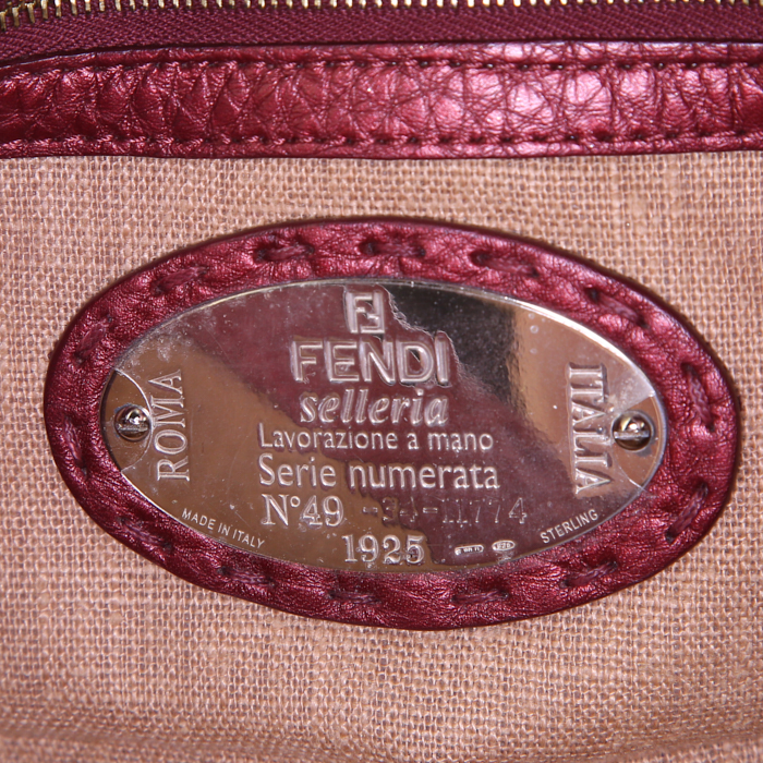 Fendi Baguette handbag in burgundy glittering leather - Detail D3