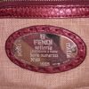Bolso de mano Fendi Baguette en cuero irisado color burdeos - Detail D3 thumbnail