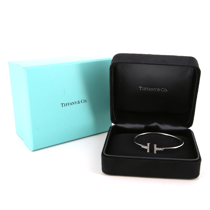 Bracelet ouvert Tiffany 
Co Wire en or blanc et diamants, taille 16 Bracelet ouvert Tiffany 
Co Wire en or blanc et diamants, taille 16