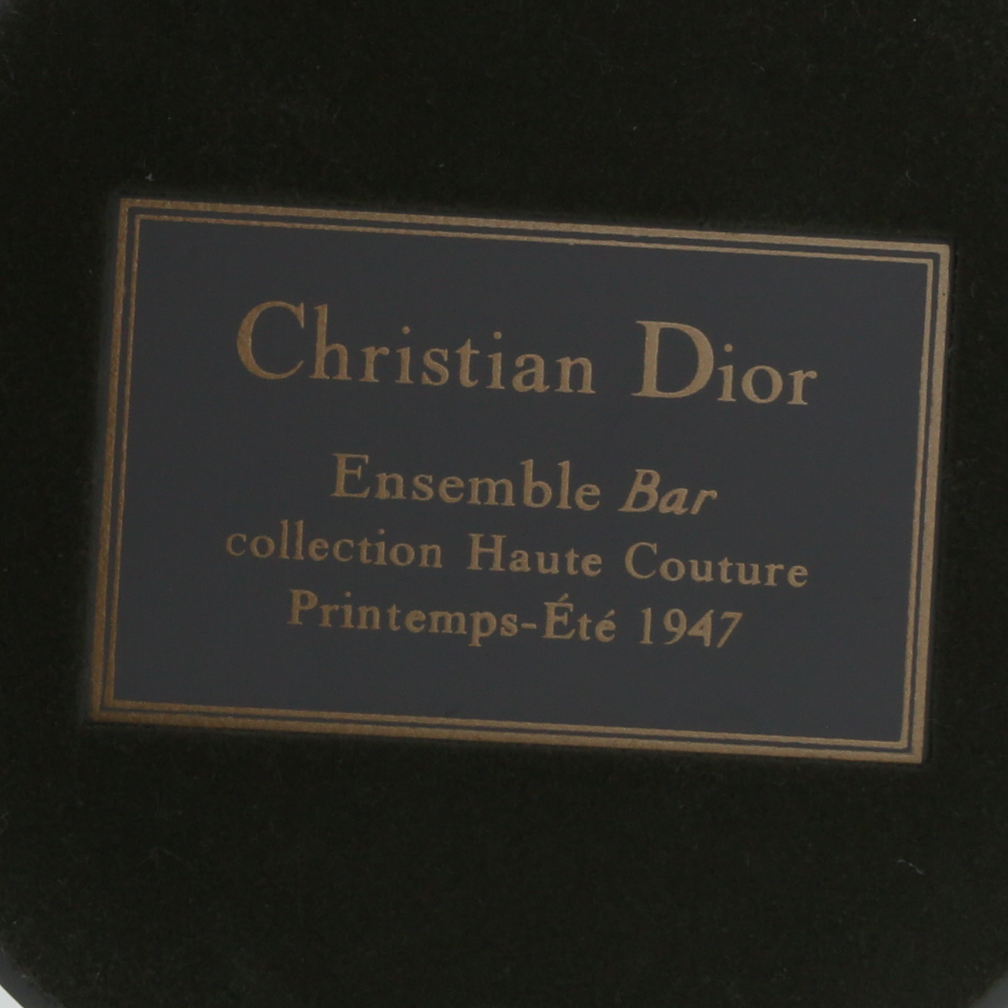 Dior snow globe in grey resin and transparent plexiglas - Detail D1