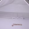 Bolso de mano Chanel Timeless en cuero acolchado blanco - Detail D3 thumbnail