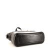 Bolso de mano Chanel Gabrielle  en cuero acolchado negro - Detail D5 thumbnail