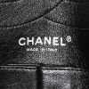 Sac bandoulière Chanel 2.55 en cuir matelassé noir - Detail D4 thumbnail