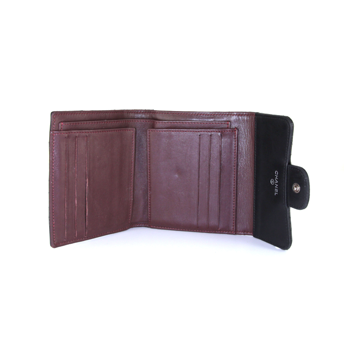 Billetera Chanel en cuero acolchado negro - Detail D1