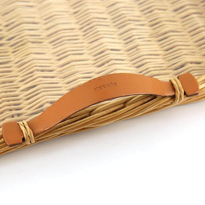 Hermès, large and rare wicker and glass tray with leather handles, signed, from the beginning of 1980's - Detail D1