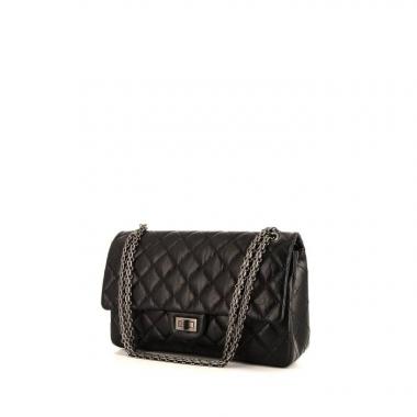 Bolso de mano Chanel 2.55 en cuero acolchado negro