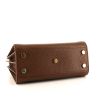 Bolso de mano Saint Laurent Sac de jour Nano en cuero granulado marrón - Detail D5 thumbnail