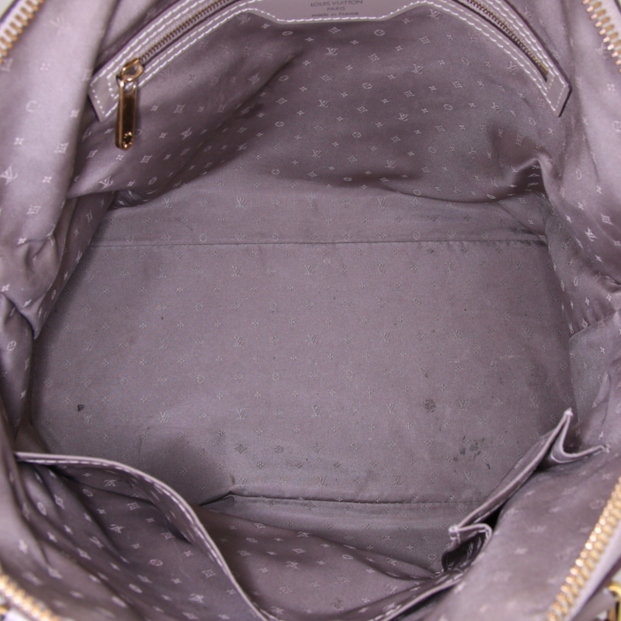 Sac à main Louis Vuitton Lockit  en cuir suhali taupe et cuir glacé taupe - Detail D2