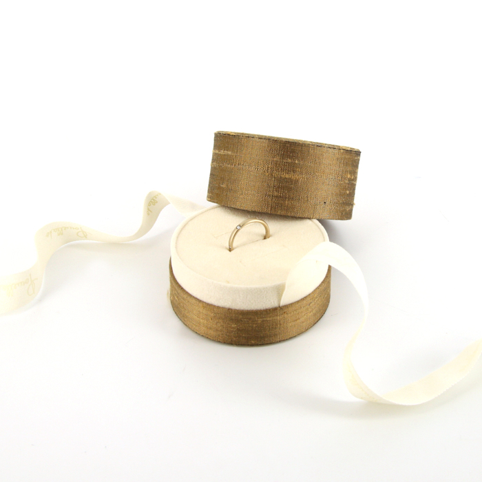 Fede nuziale Pomellato Lucciole in oro bianco e diamanti - Detail D2