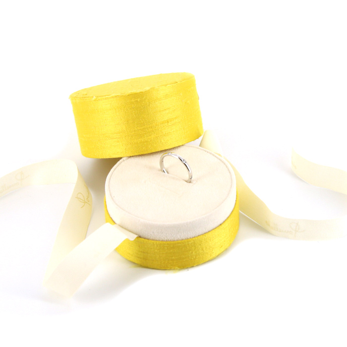 Sortija Pomellato Lucciole en oro blanco y diamantes - Detail D2