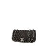 Bolso de mano Chanel en cuero acolchado negro - 00pp thumbnail