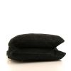 Bolso de mano Chanel en cuero acolchado negro con lentejuelas - Detail D5 thumbnail