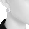 Paire de boucles d'oreilles à transformation Chaumet en or blanc et diamants - Detail D2 thumbnail