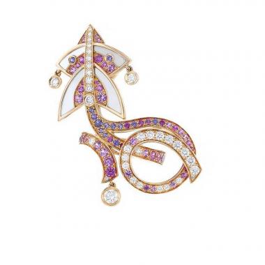 Sortija Van Cleef 
Arpels Cerfs-Volants en oro rosa, nácar y zafiros y en diamantes