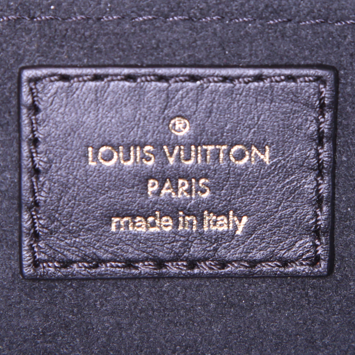 Louis Vuitton New Wave small model shoulder bag in black quilted leather - Detail D4