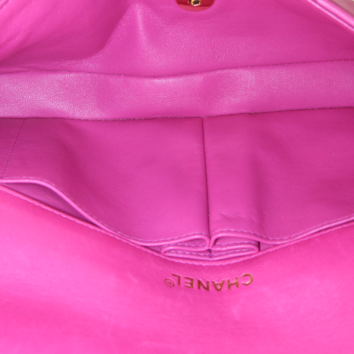 Chanel East / West bag worn on the shoulder or carried in the hand in pink quilted leather - Detail D2