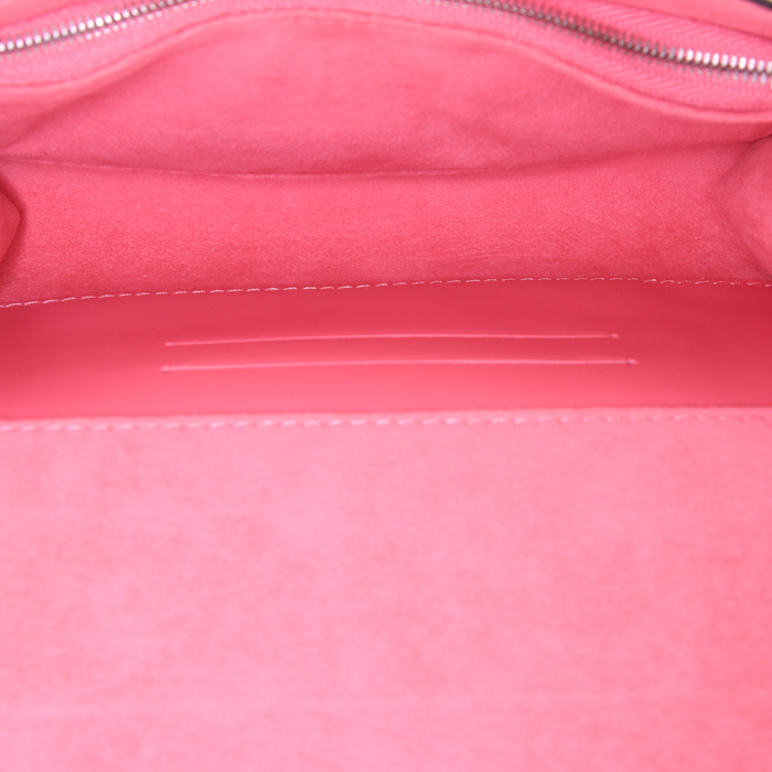 Bolso bandolera Louis Vuitton Grenelle en cuero Epi rosa - Detail D2