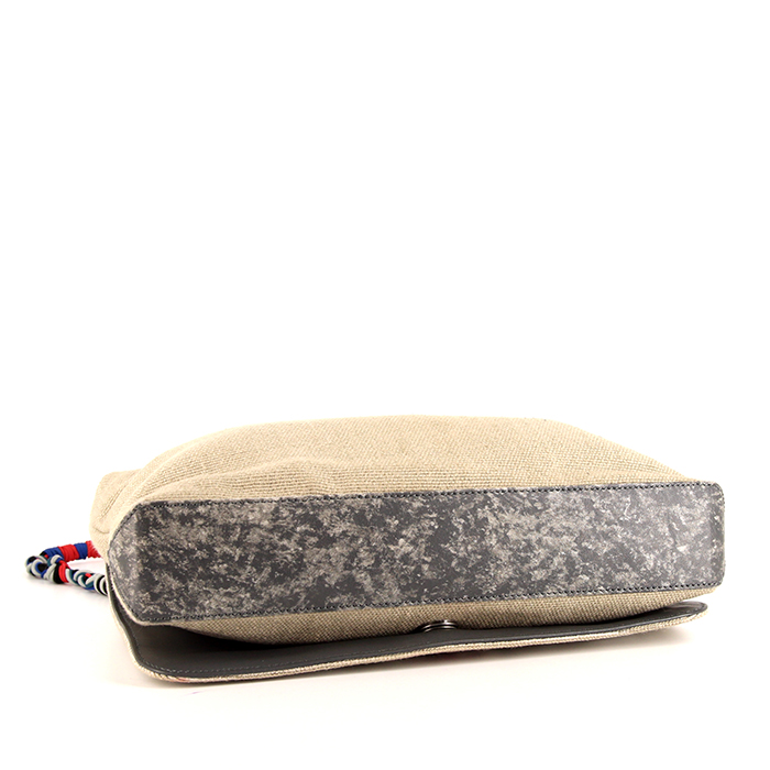 Chanel  Editions Limitées handbag  in beige canvas - Detail D5