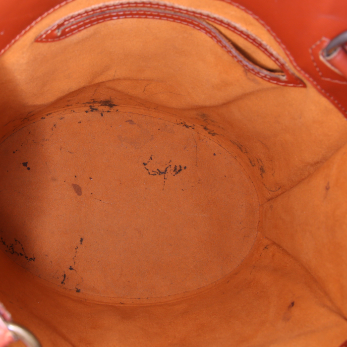 Louis Vuitton Cluny handbag in brown epi leather - Detail D2