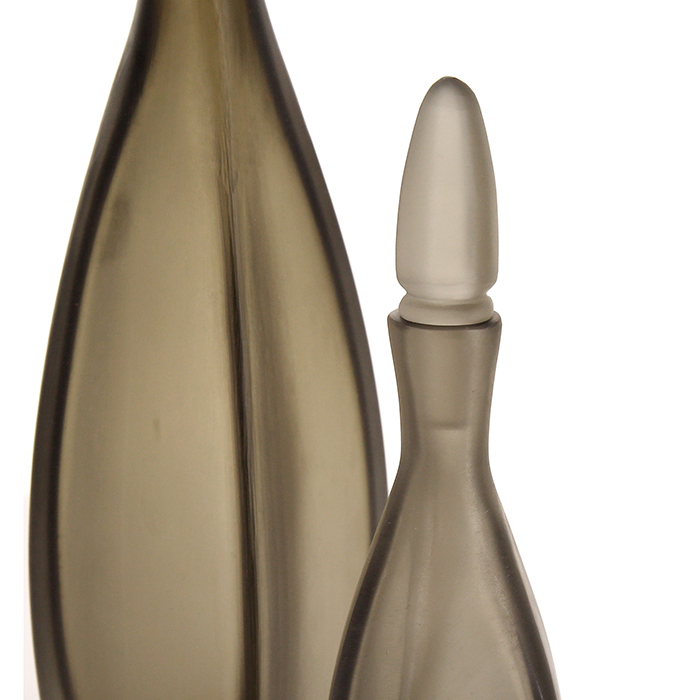 Venini, two flasks, from the "Incisi" series,  in bronze tinted Murano glass, signed and dated, 1988 and 1992 - Detail D2
