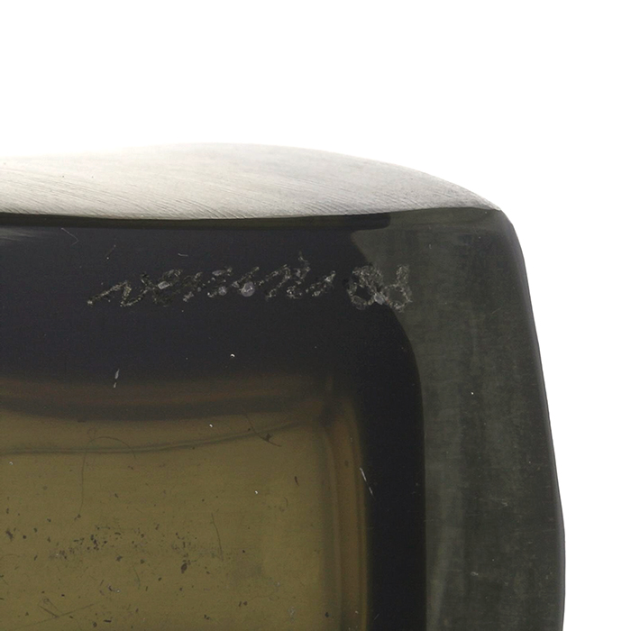 Venini, two flasks, from the "Incisi" series,  in bronze tinted Murano glass, signed and dated, 1988 and 1992 - Detail D5