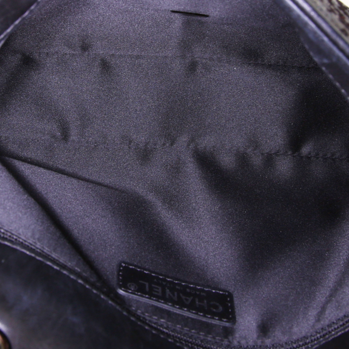 Sac à main Chanel Timeless Classic en velours noir et cuir noir - Detail D3