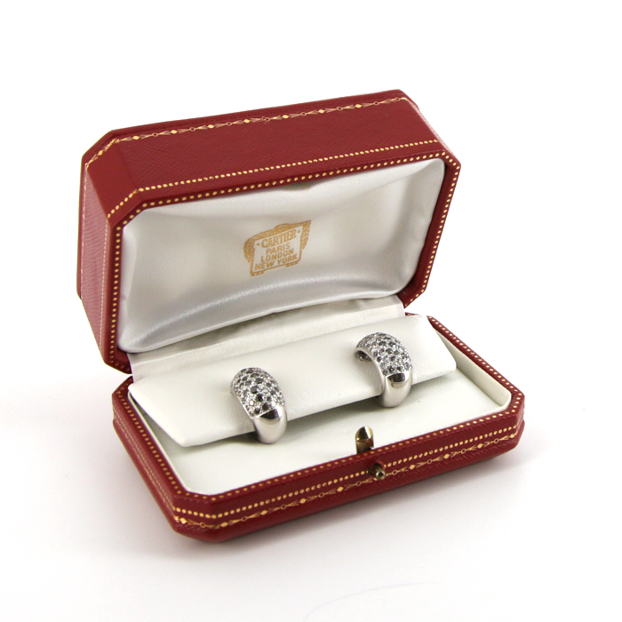 Paire de boucles d'oreilles Cartier Sauvage en or blanc,  diamants gris et diamants blancs - Detail D2