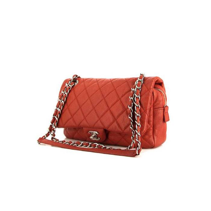 Chanel Timeless shoulder bag in red quilted grained leather - 00pp