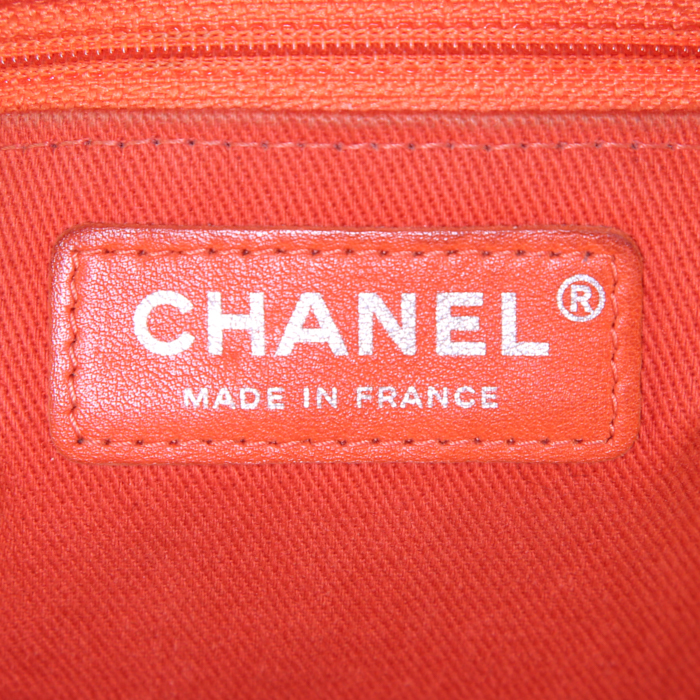 Bolso bandolera Chanel  Timeless Classic en cuero granulado acolchado rojo - Detail D4
