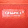 Chanel Timeless shoulder bag in red quilted grained leather - Detail D4 thumbnail