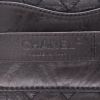 Bolsito-cinturón Chanel Chanel 2.55 - Pocket Hand en cuero acolchado negro - Detail D2 thumbnail