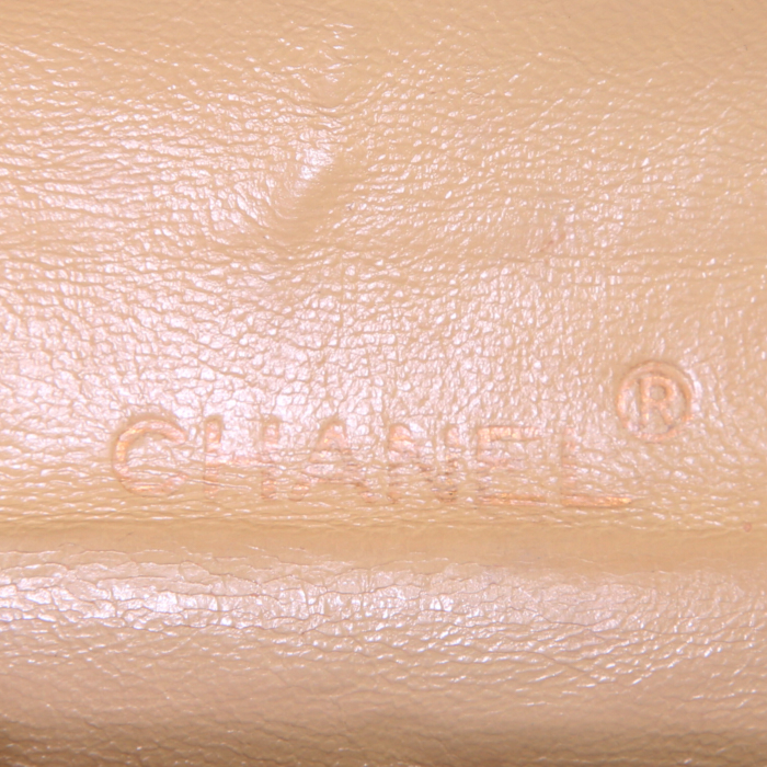 Bolso de mano Chanel Vintage en cuero acolchado beige y lona negra - Detail D4