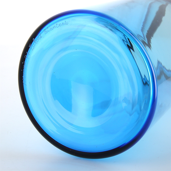 Fulvio Bianconi x Venini, vase "Sorriso", en verre de Murano bleu, signé et daté, de 1994 - Detail D3