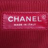 Bolso bandolera Chanel  Gabrielle  modelo mediano  en cuero acolchado azul y cuero liso negro - Detail D4 thumbnail