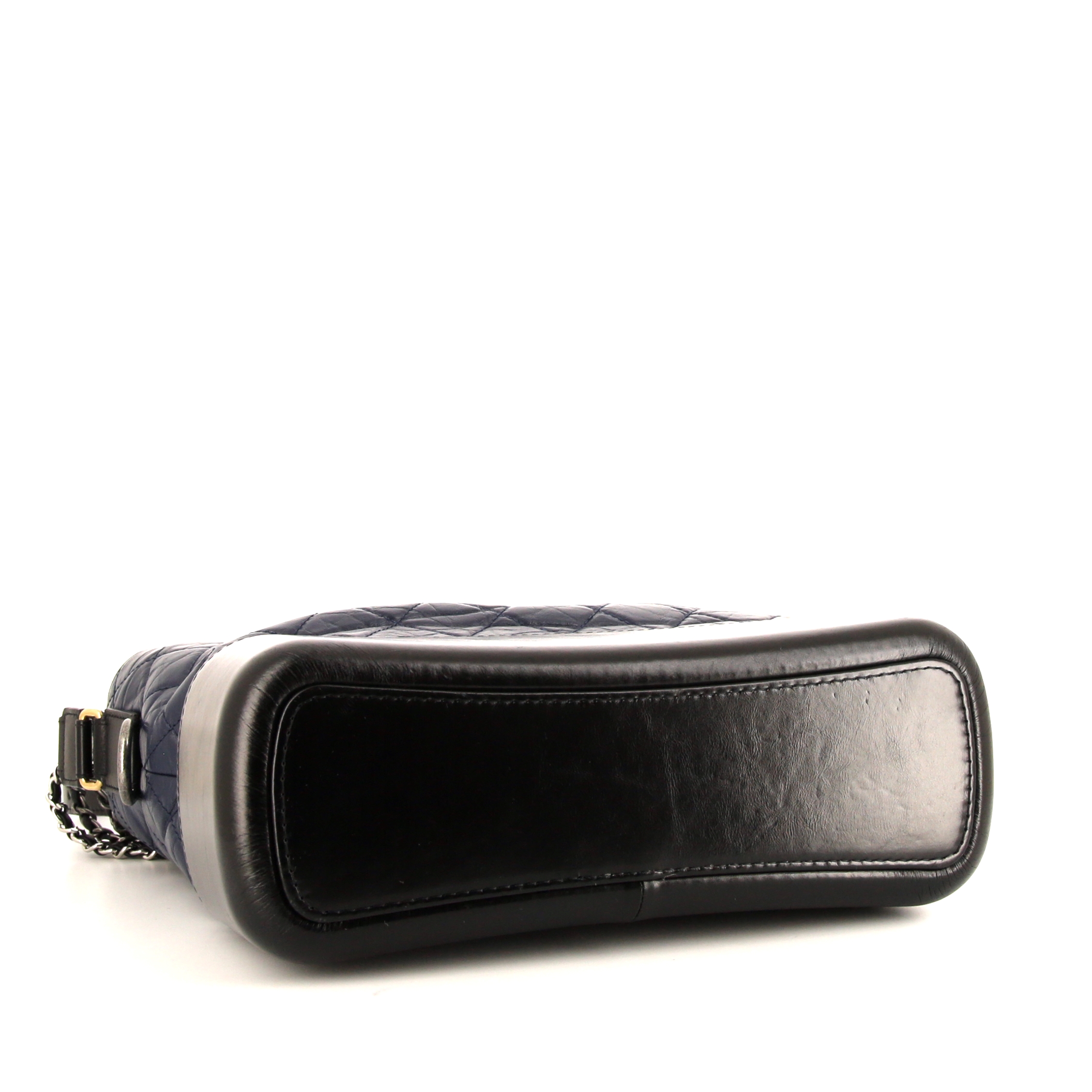 Sac bandoulière Chanel  Gabrielle  moyen modèle  en cuir matelassé bleu et cuir lisse noir - Detail D5