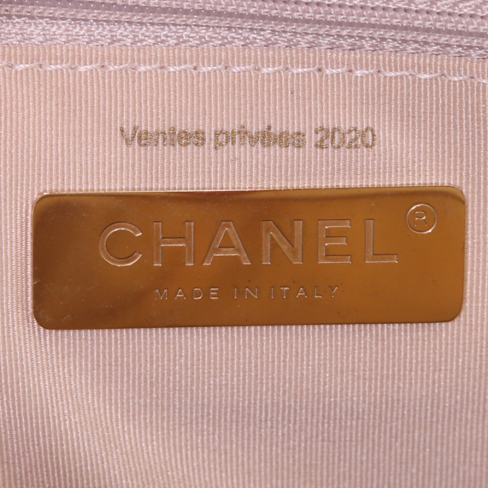 Chanel 19 shoulder bag in white quilted leather - Detail D4