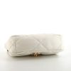 Chanel 19 shoulder bag in white quilted leather - Detail D5 thumbnail