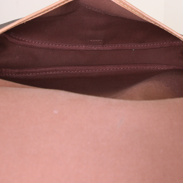 Borsa a tracolla Louis Vuitton Saumur modello piccolo in tela monogram cerata marrone e pelle naturale - Detail D2