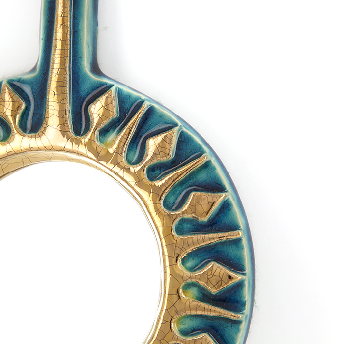 Mithé Espelt, hand mirror, in embossed and glazed earthenware, crackled gold, from the 1970's - Detail D1