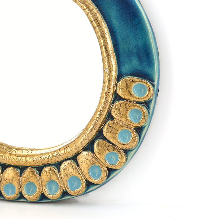Mithé Espelt, "Ecailles" ("Scales") hand mirror, in embossed and glazed earthenware, crackled gold, of 1976 - Detail D1