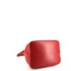 Louis Vuitton petit Noé shopping bag in red epi leather - Detail D4 thumbnail