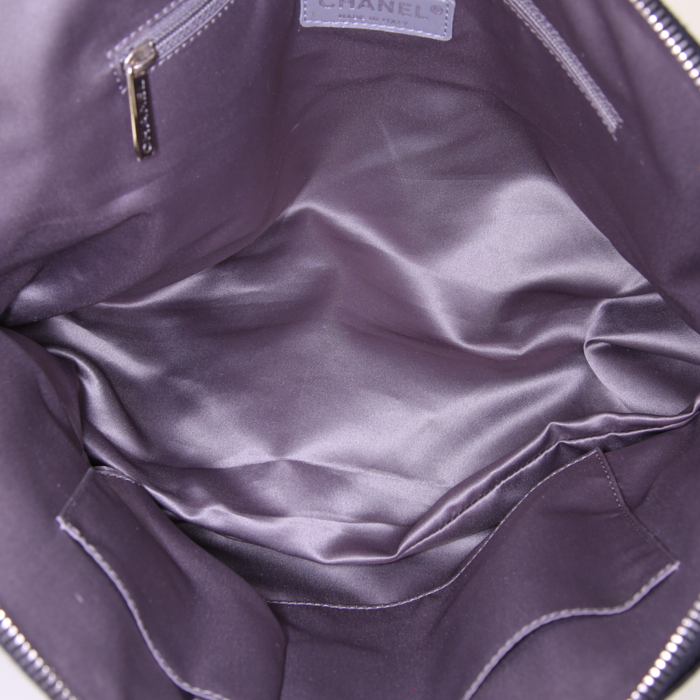 Bolso de mano Chanel en satén blanco, gris y negro - Detail D2