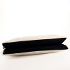 Bolso de mano Chanel en satén blanco, gris y negro - Detail D4 thumbnail