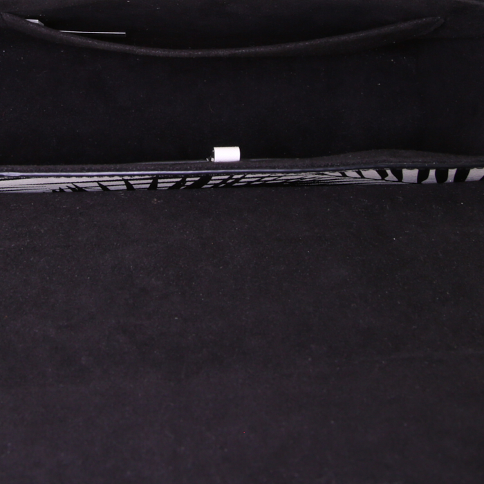 Bolso bandolera Louis Vuitton Twist en cuero blanco y negro y lona Monogram negra - Detail D3