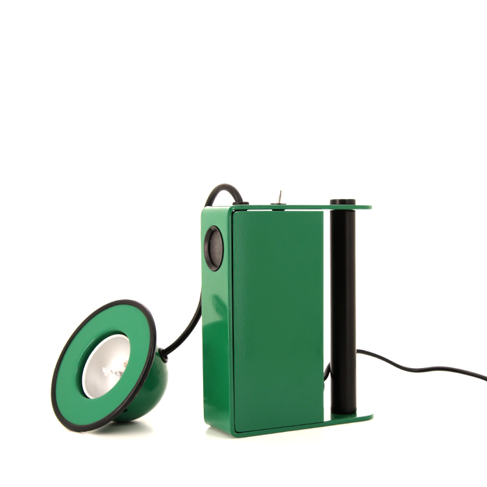 Gae Aulenti
Piero Castiglioni, "Minibox" bedside lamp, in green lacquered metal, Stilnovo edition, stamped, designed in1979, edition of the 1980's - Detail D1