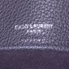 Bolso bandolera Saint Laurent  Sac de jour souple modelo pequeño  en cuero granulado negro - Detail D4 thumbnail