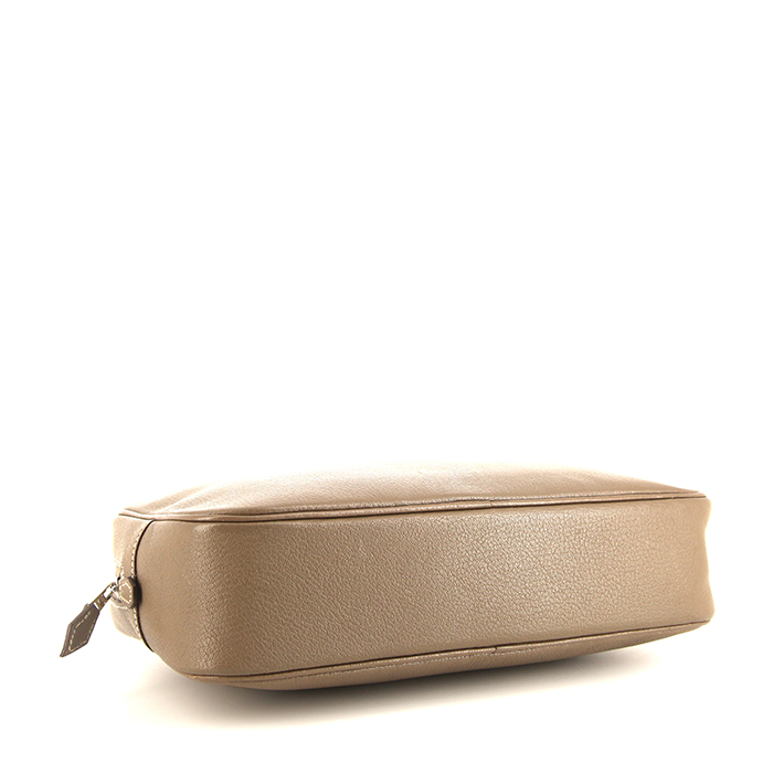 Hermes Plume Elan handbag in etoupe goat - Detail D4