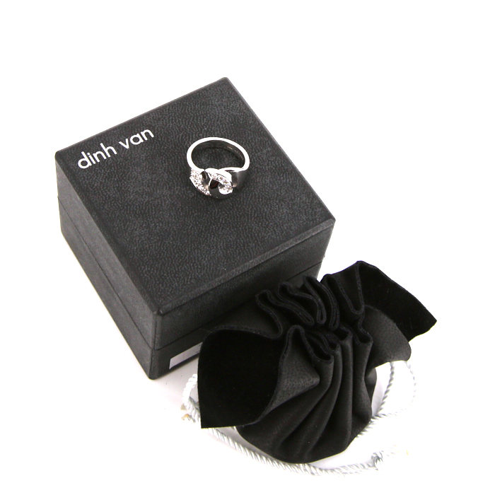 Dinh Van Menottes R12 ring in white gold and diamonds - Detail D2