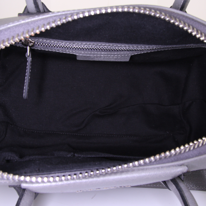 Givenchy Antigona small model handbag in grey grained leather - Detail D3